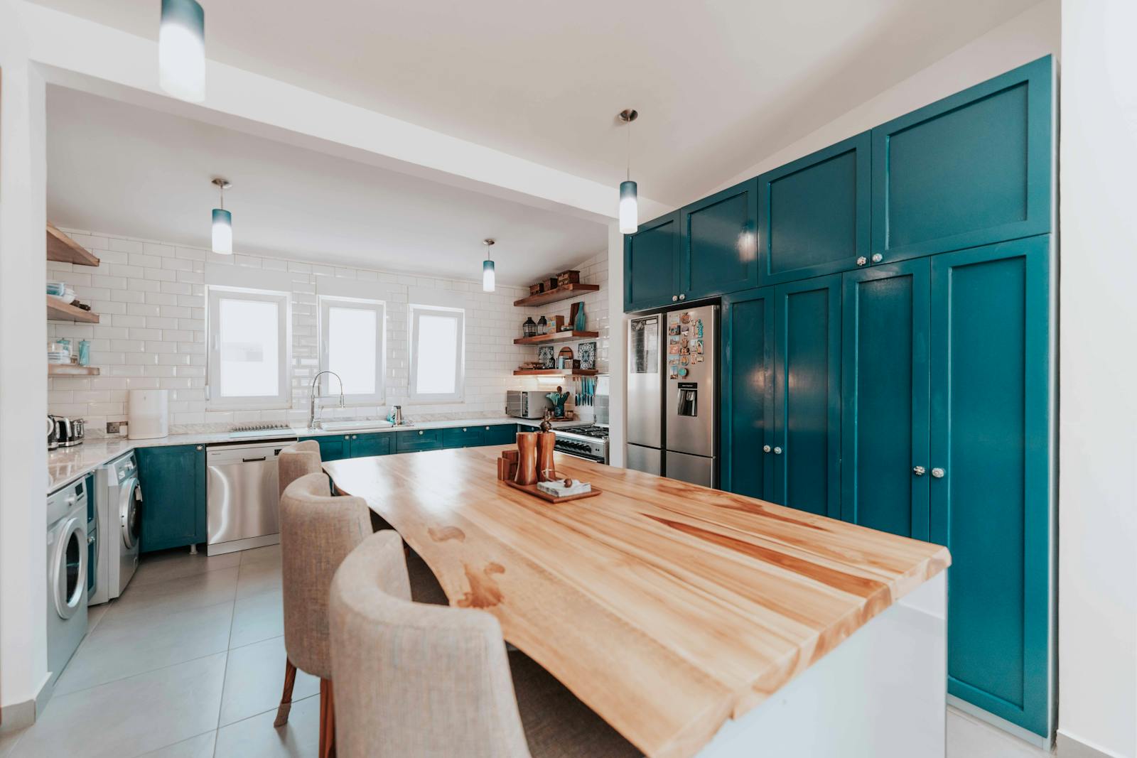 Kitchen deep cleaning: what a daily wipe leaves behind