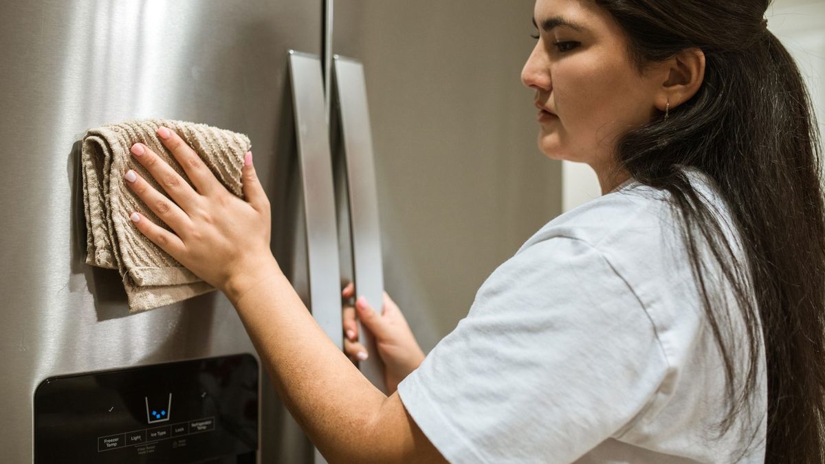 Singapore Deep Cleaning: The Kitchen Corners Humidity Exposes First